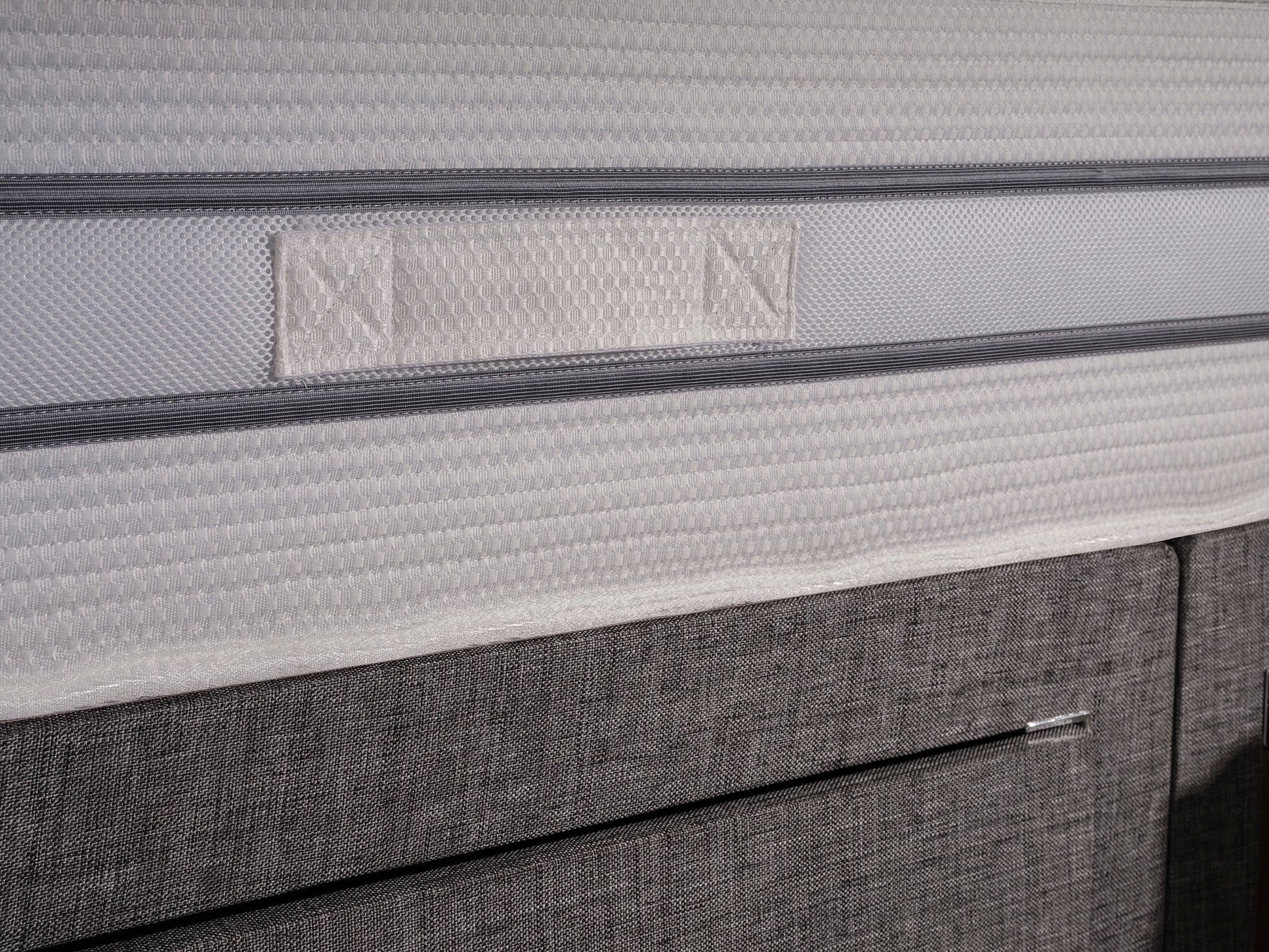 Emerald green pocket sprung mattress with 1000 springs and 3D border for edge-to-edge support by Tender Sleep