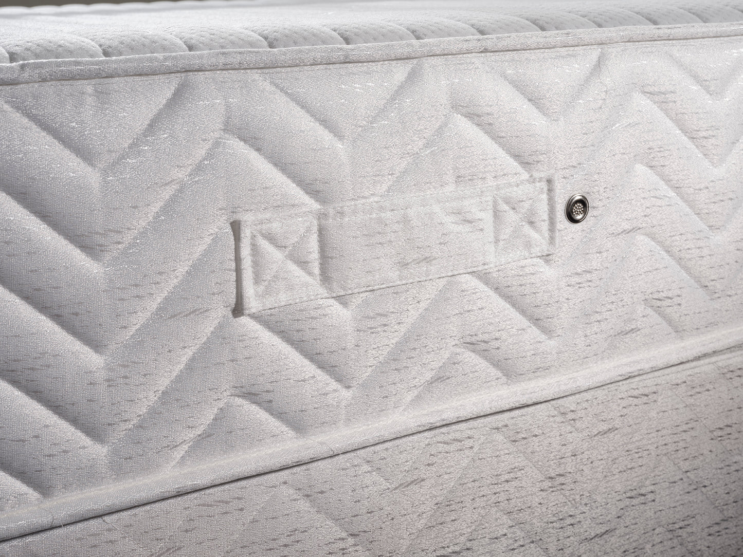 Multi-zone visco foam mattress with cool touch fabric by Tender Sleep, available in various sizes.