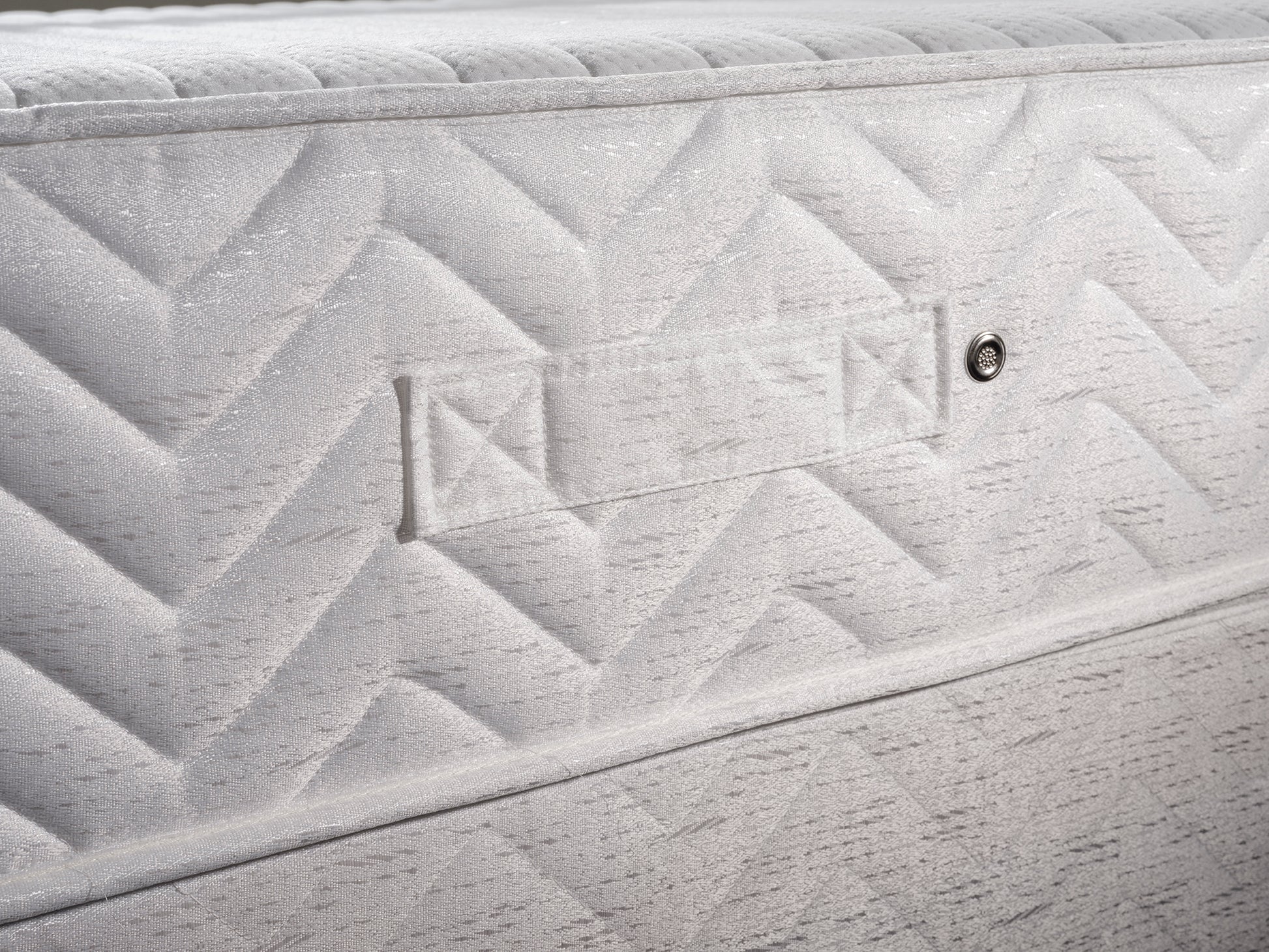 Multi-zone visco foam mattress with cool touch fabric by Tender Sleep, available in various sizes.