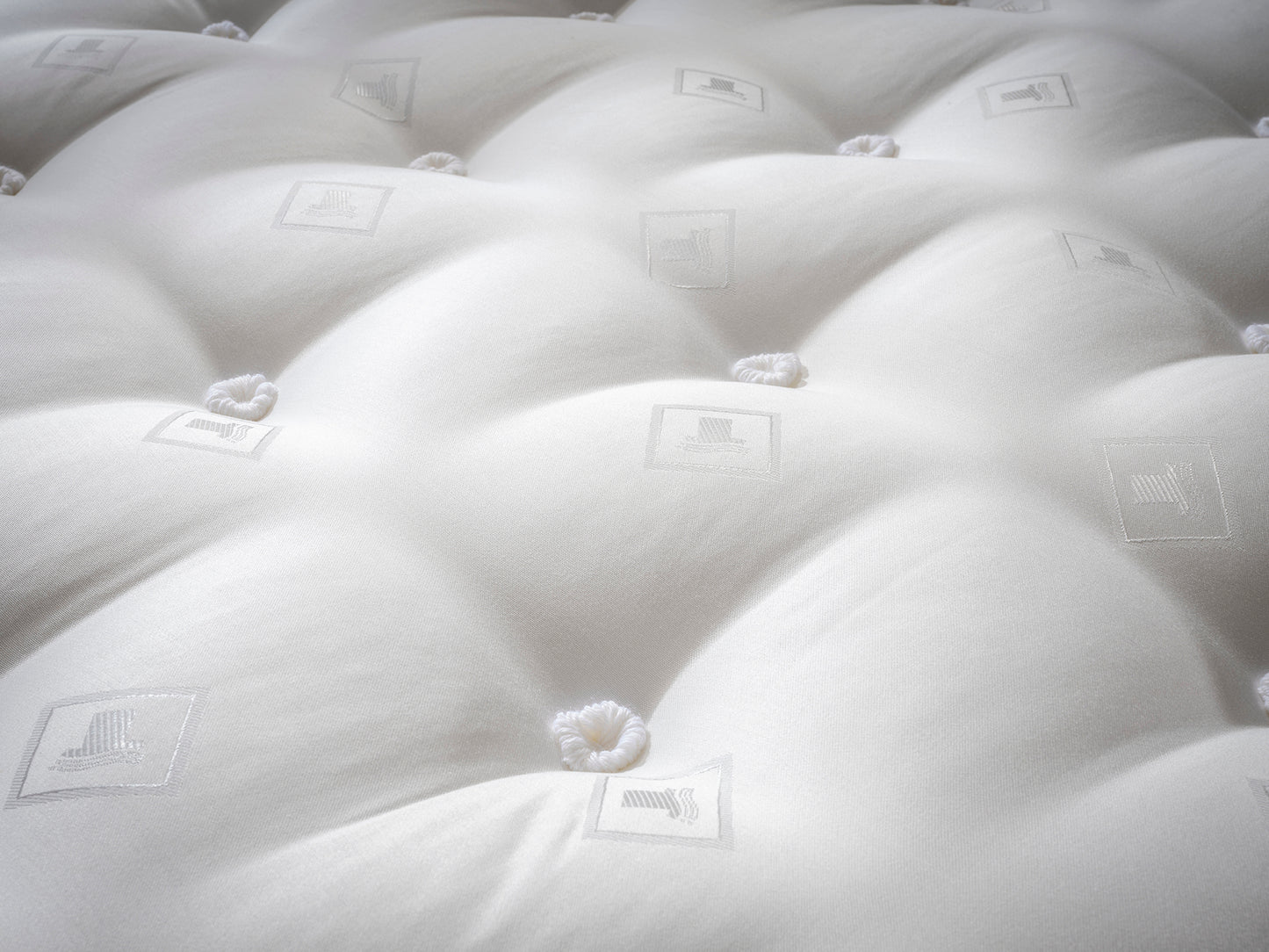 Onyx 3000 pocket spring mattress by Tender Sleep with double-sided silk wool finish, featuring breathable design and firm su