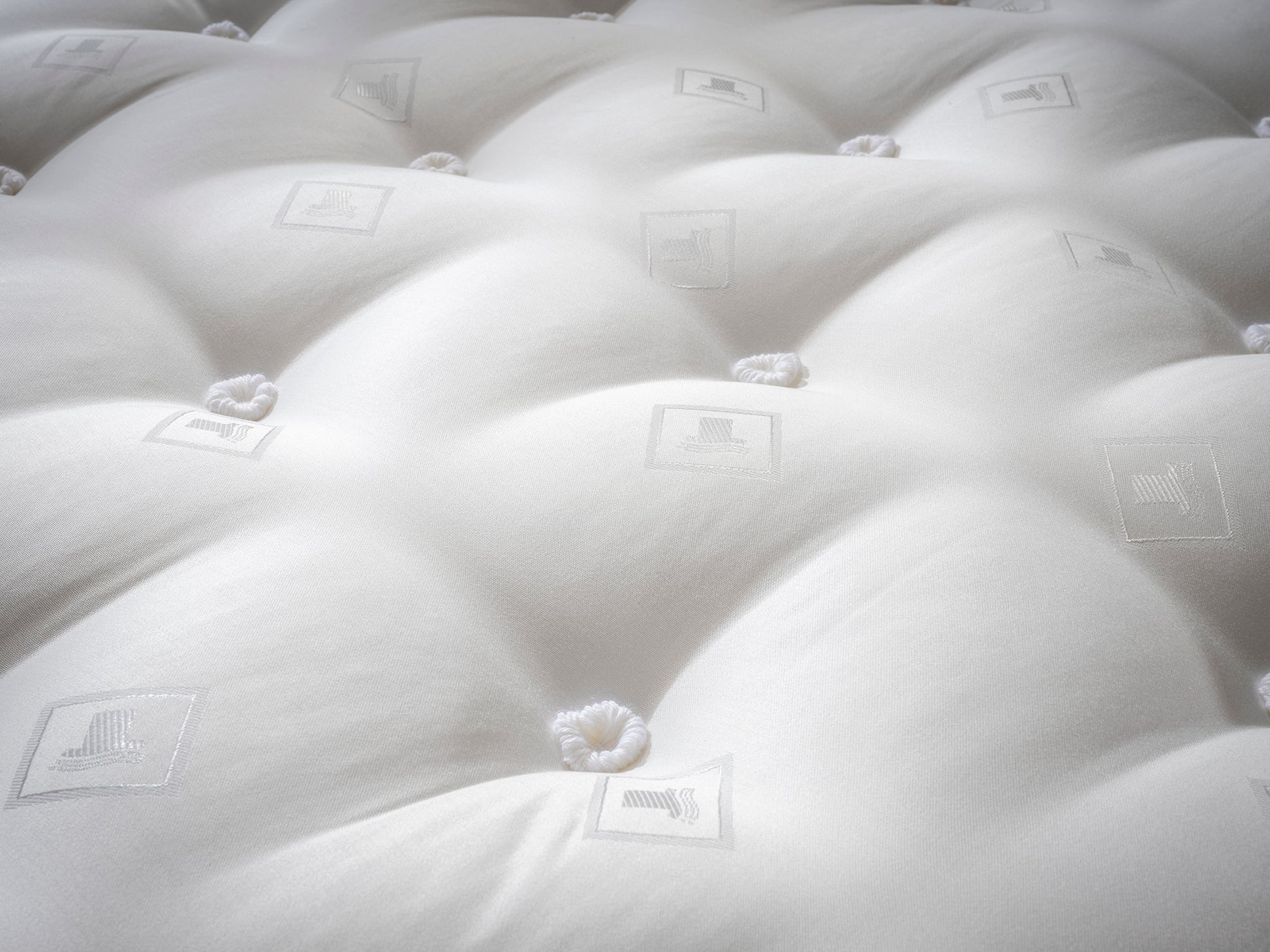 Onyx 3000 pocket spring mattress by Tender Sleep with double-sided silk wool finish, featuring breathable design and firm su