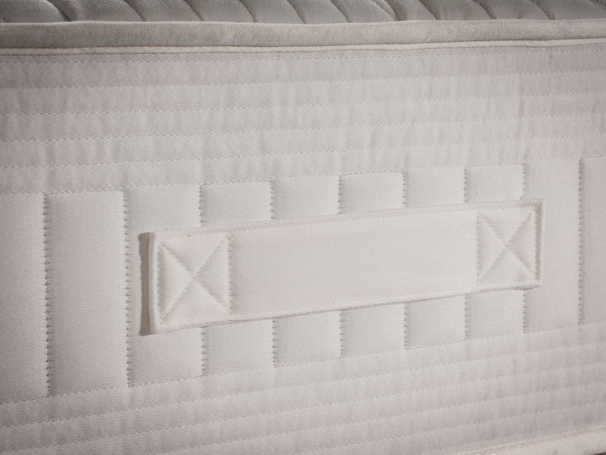 Diamond Laytech Cooling Gel Foam Mattress by Tender Sleep with 1000 pocket springs, available in multiple sizes.